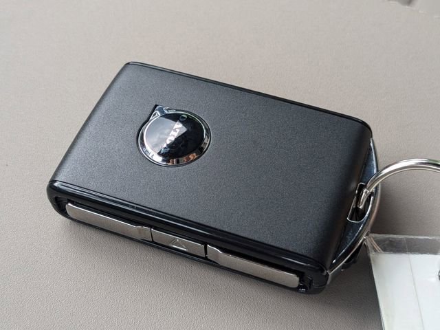 New 2025 Volvo XC90 B5 Plus w/ Protection Package Premier image 37