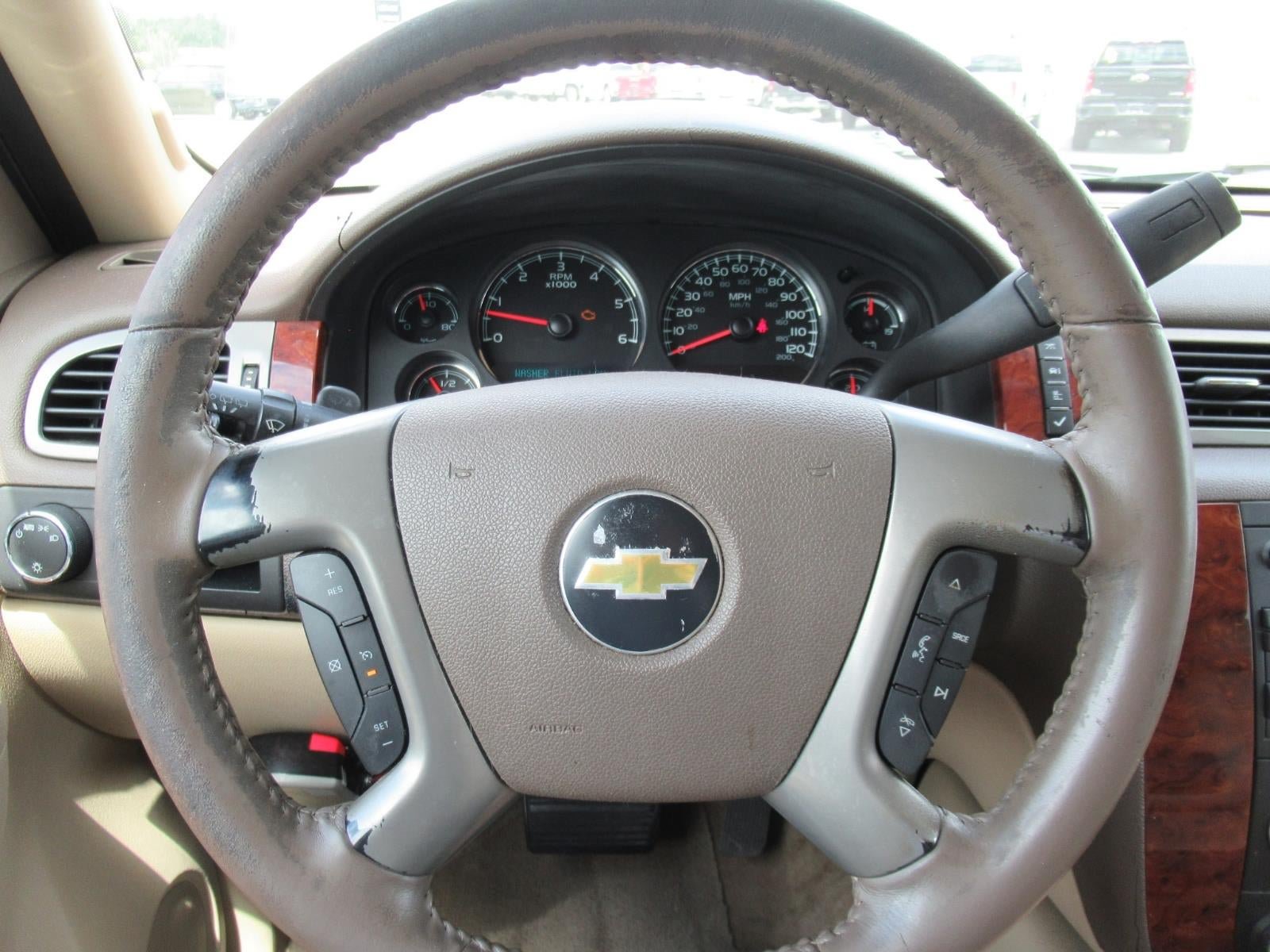 Used 2011 Chevrolet Suburban LT RWD image 23