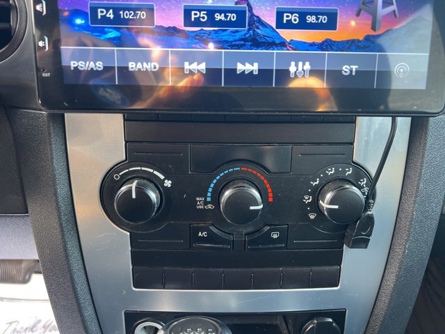 Used 2010 Jeep Commander Sport image 24