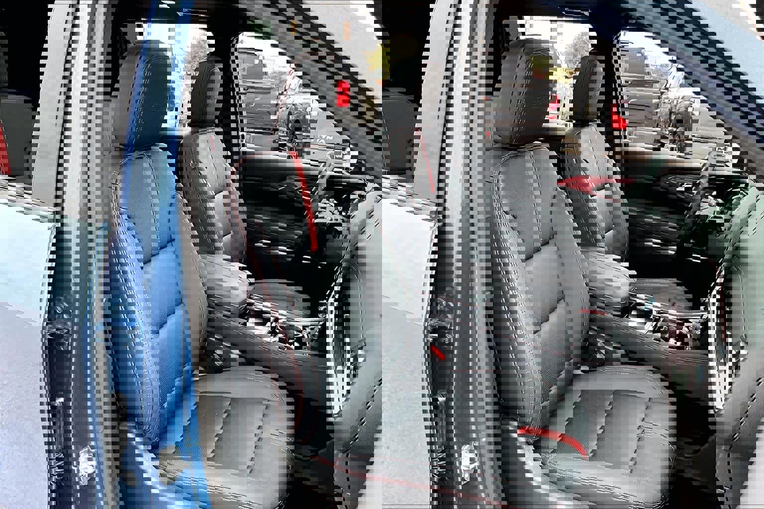 Used 2024 Chevrolet Traverse RS image 8