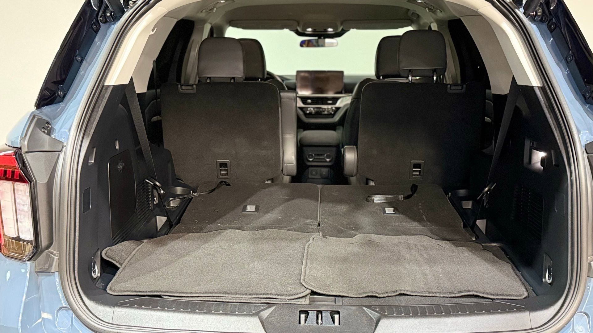 Used 2025 Ford Explorer Active w/ Active Comfort Package image 34