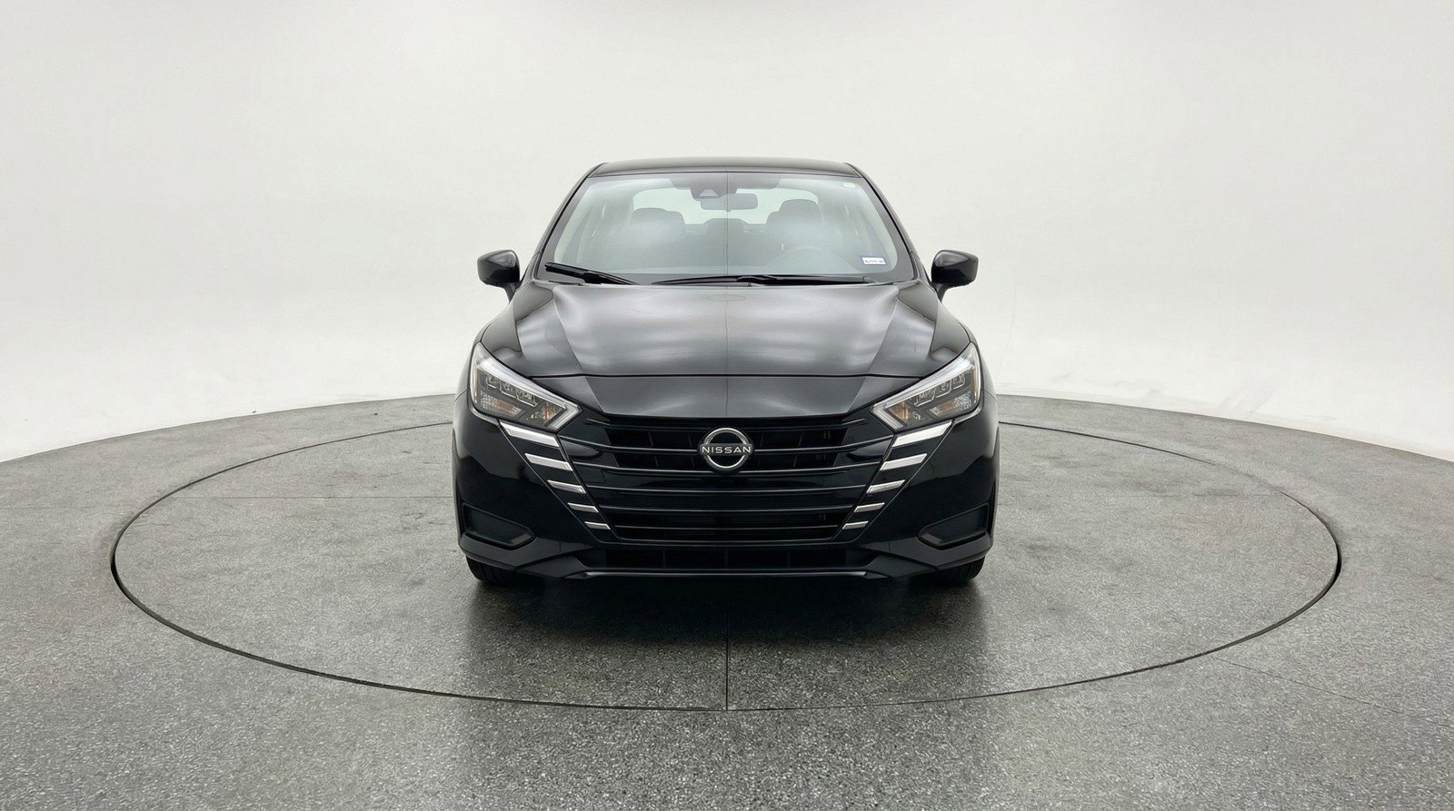 Used 2025 Nissan Versa SV image 2