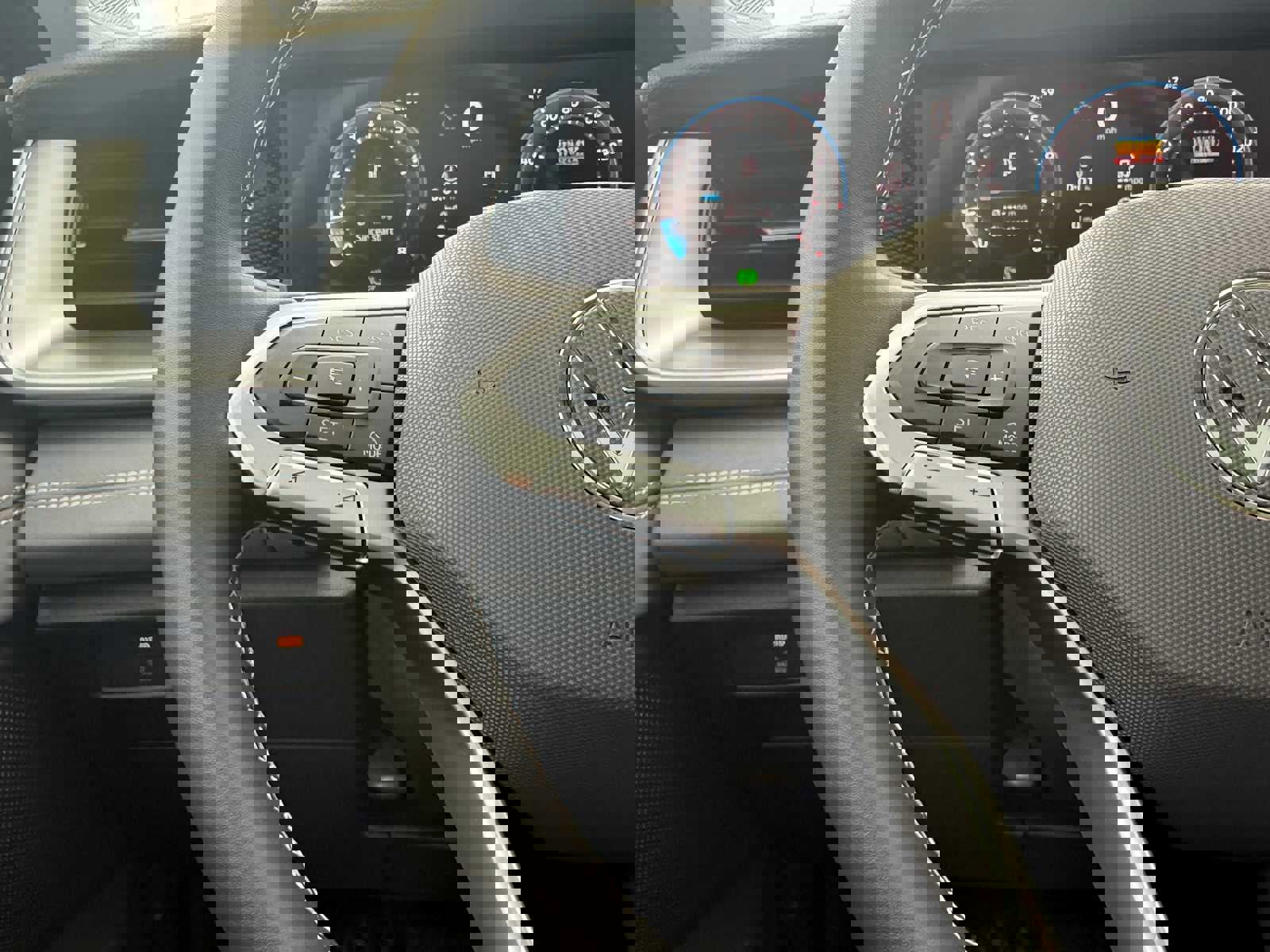 New 2026 Volkswagen Tiguan SE image 9