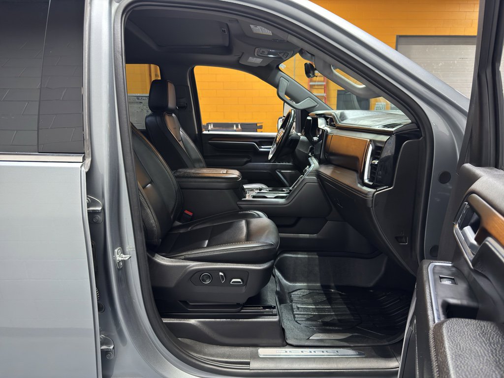 Used 2025 GMC Sierra 3500 Denali w/ Denali Reserve Package image 21