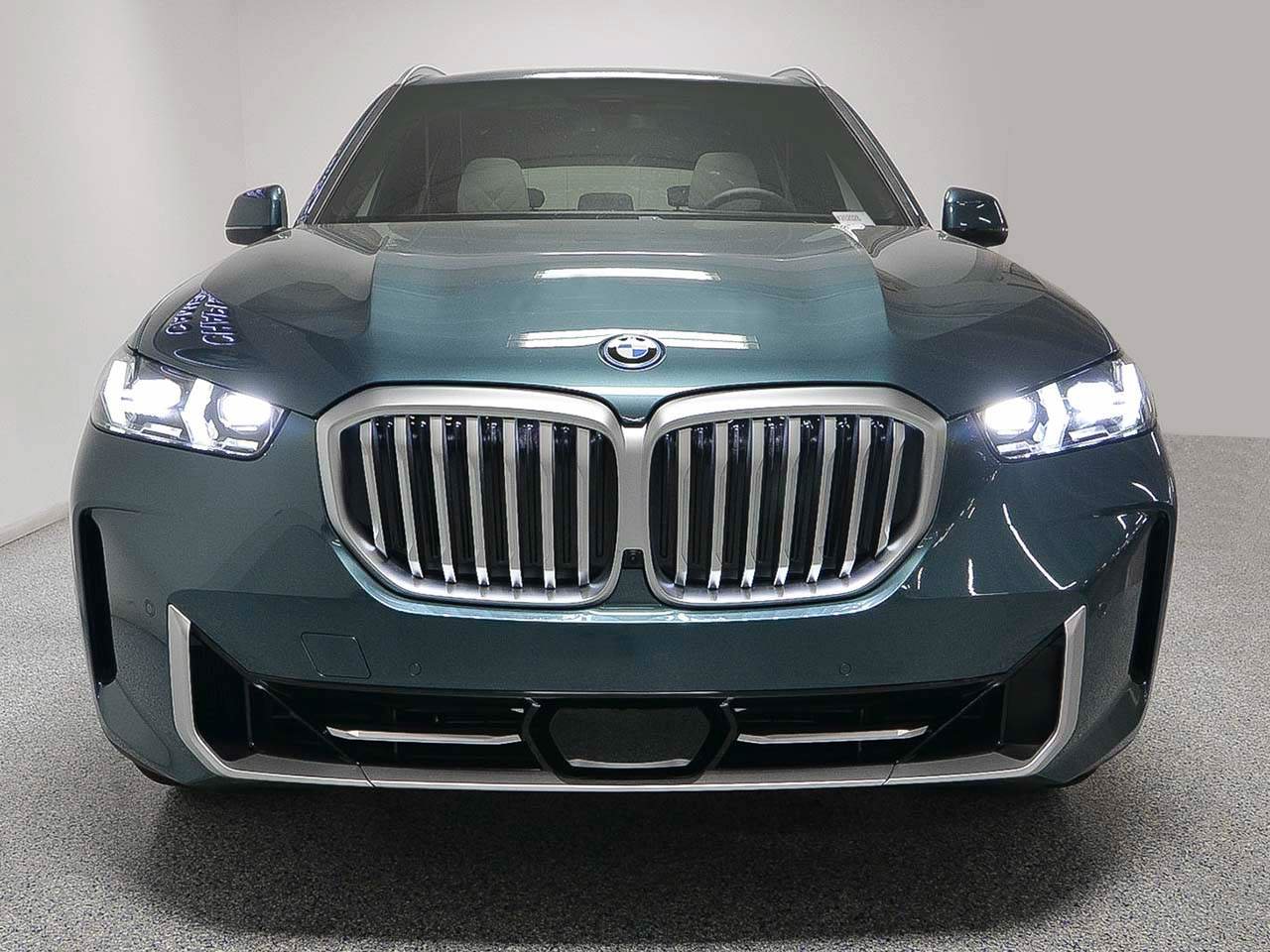 Used 2026 BMW X5 xDrive50e w/ Premium Package AWD/4WD image 2