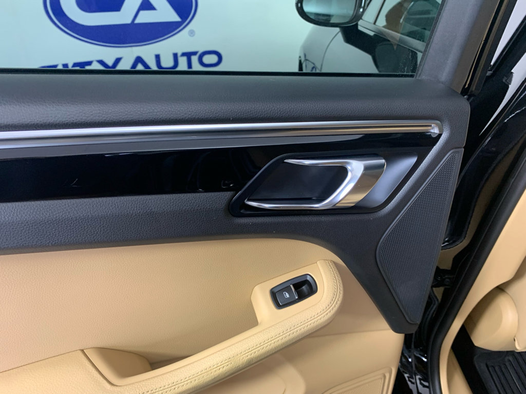 Used 2018 Porsche Macan image 32