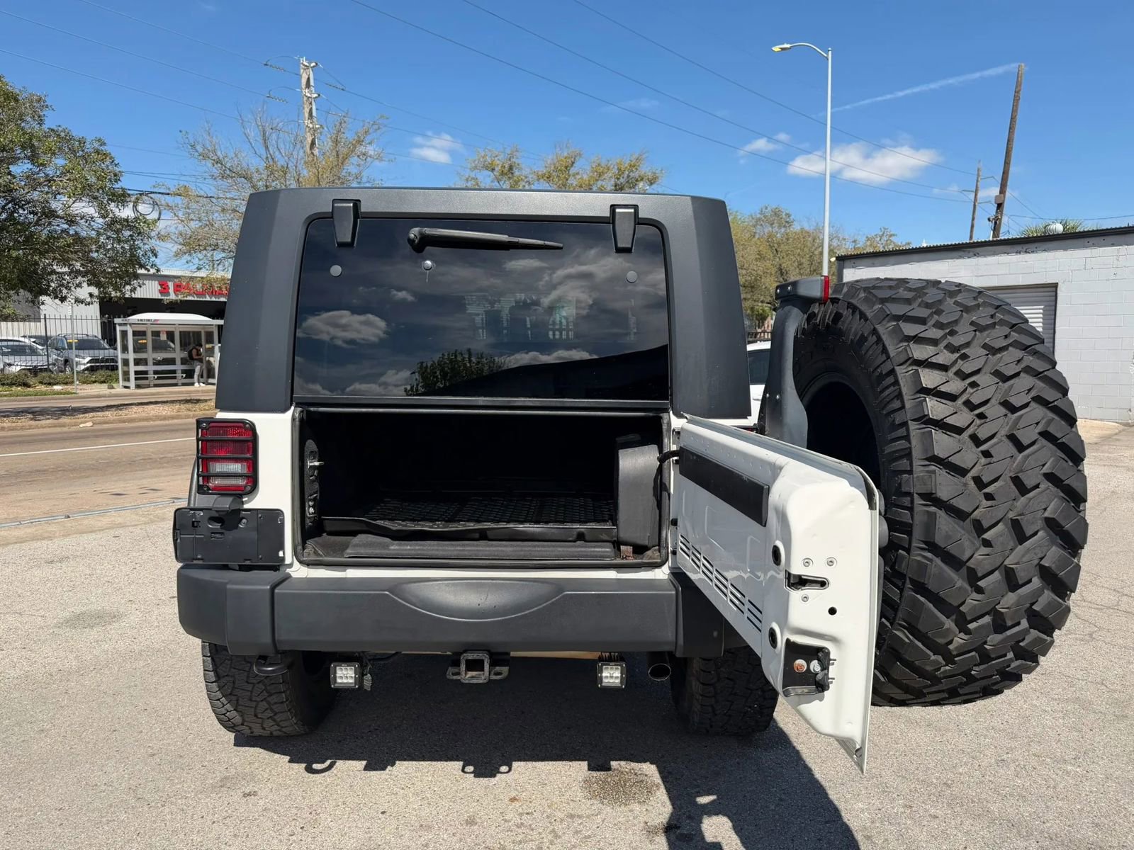 Used 2010 Jeep Wrangler Unlimited Rubicon w/ Trailer Tow Group image 28
