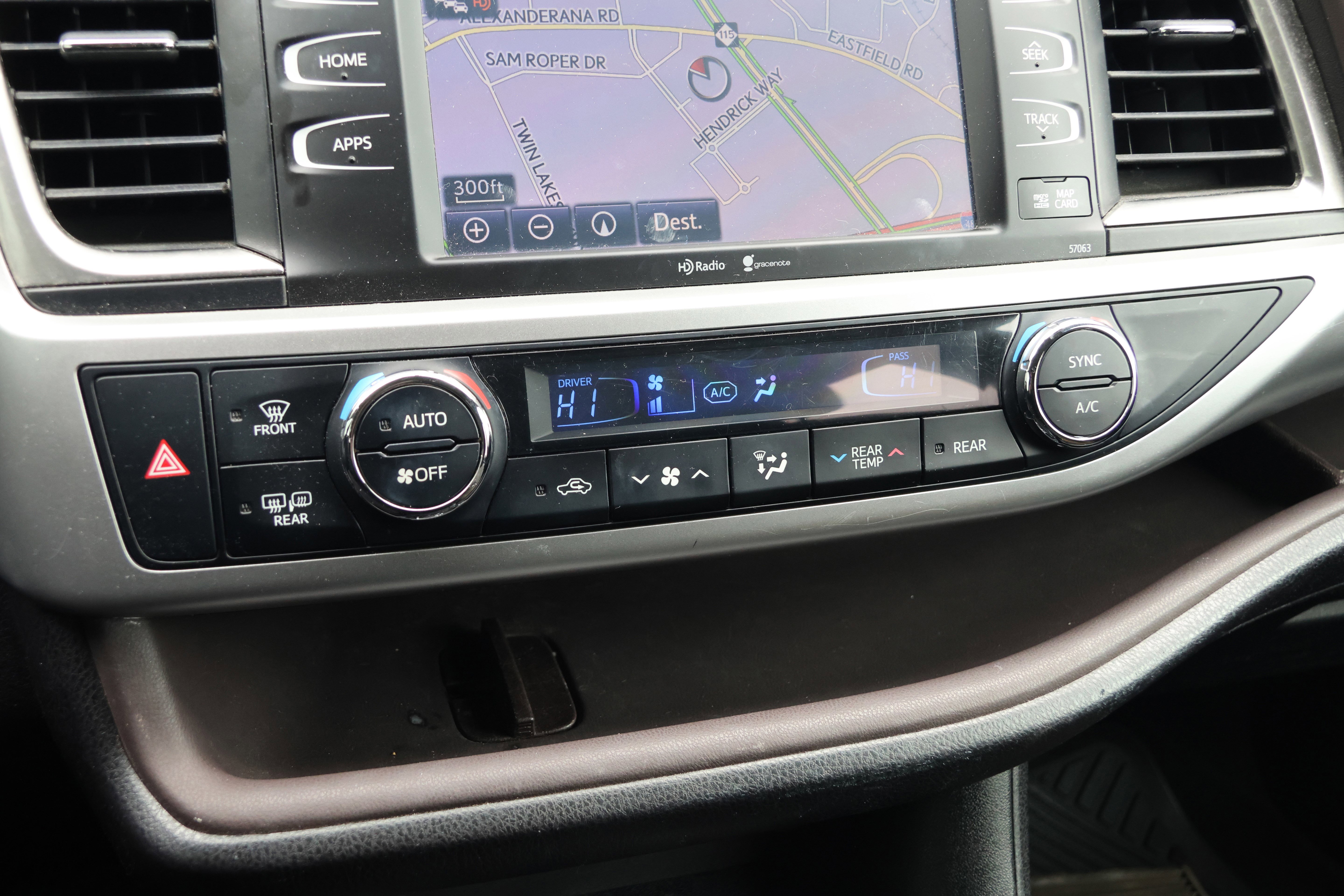 Used 2014 Toyota Highlander XLE image 26