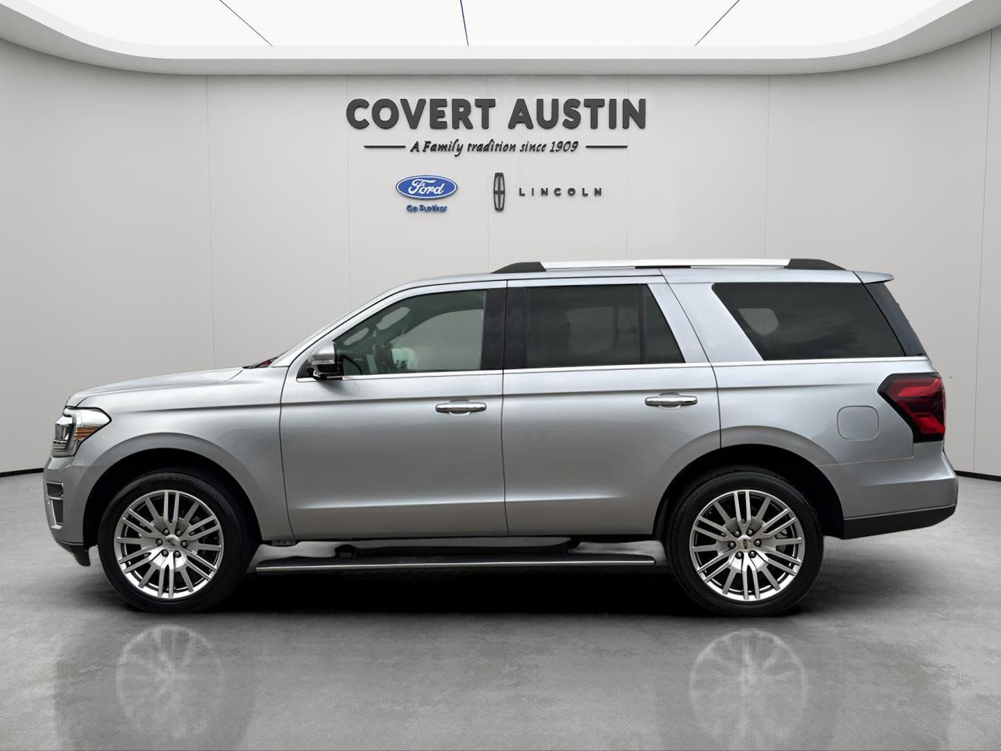 Certified 2024 Ford Expedition Limited image 2