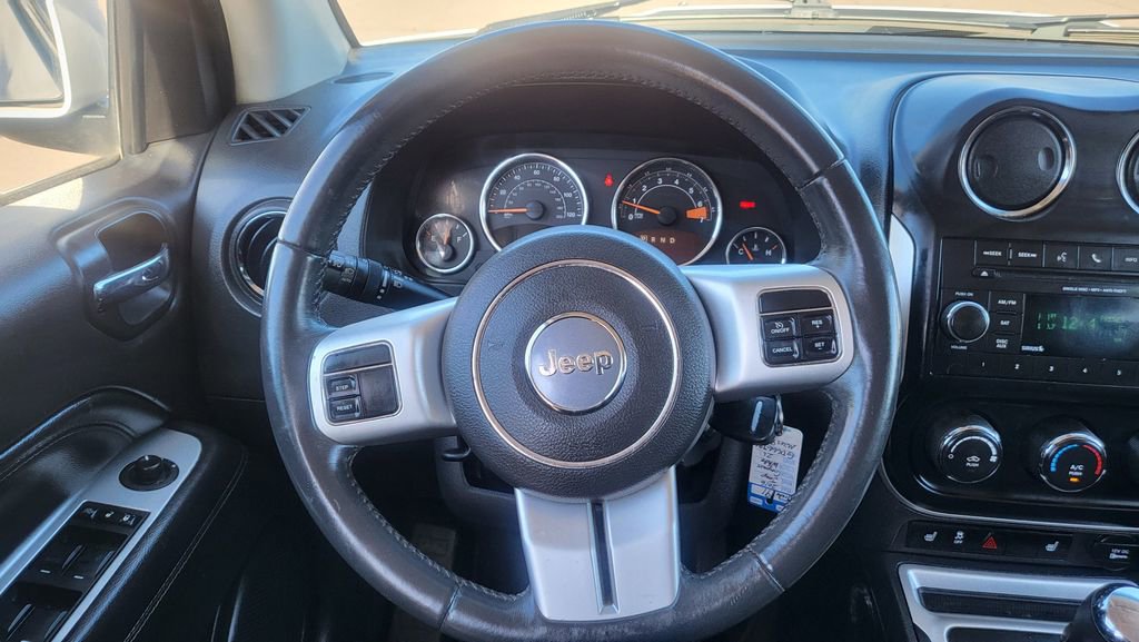 Used 2016 Jeep Compass Latitude image 27