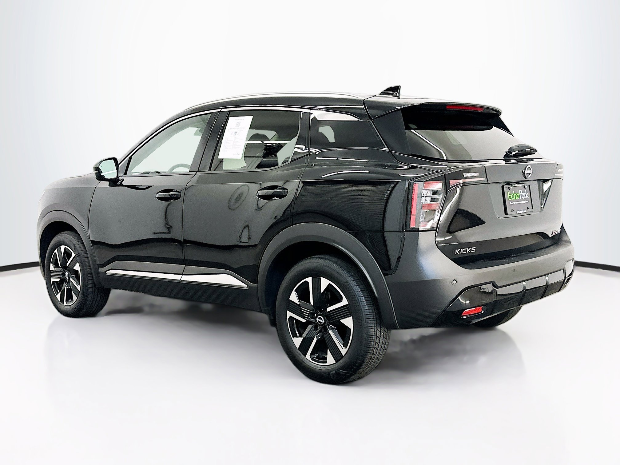 Used 2025 Nissan Kicks SR image 5