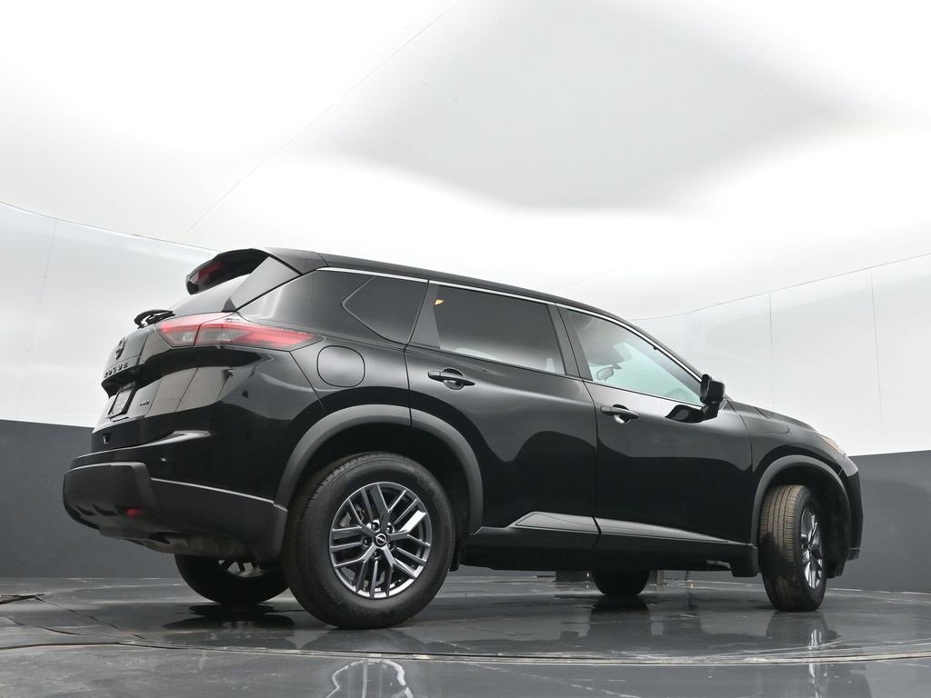 Used 2025 Nissan Rogue S image 34
