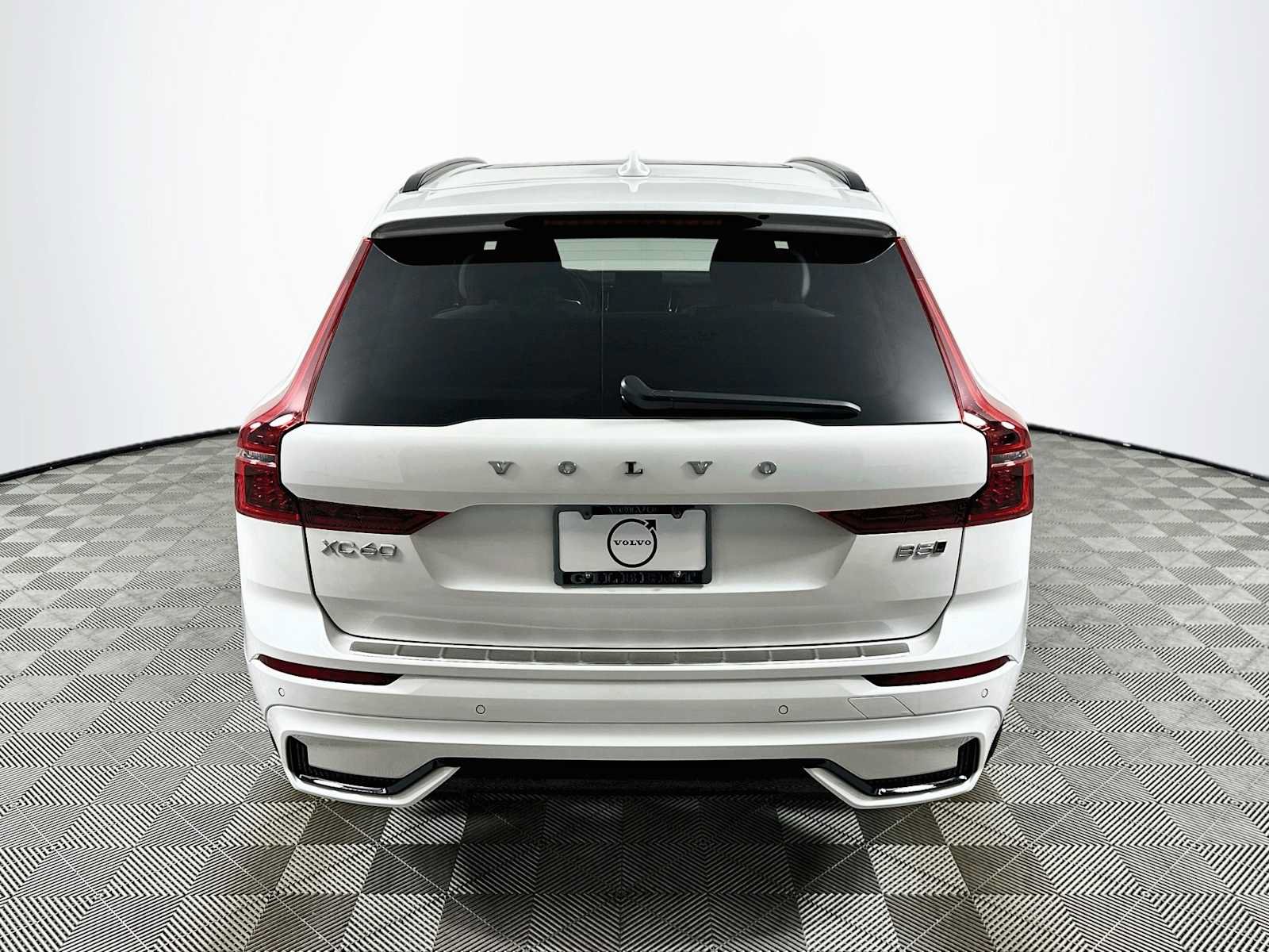 New 2026 Volvo XC60 B5 Plus w/ Climate Package PRO AWD/4WD image 6
