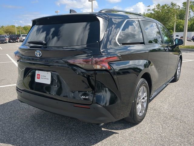 Certified 2025 Toyota Sienna XLE image 4