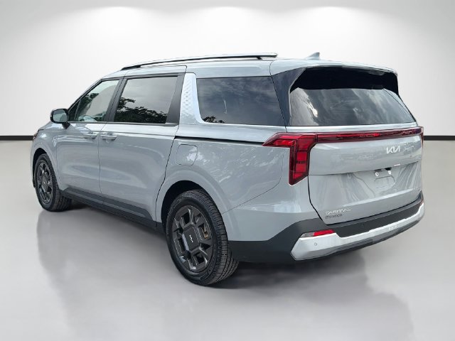 Used 2025 Kia Carnival EX FWD image 5