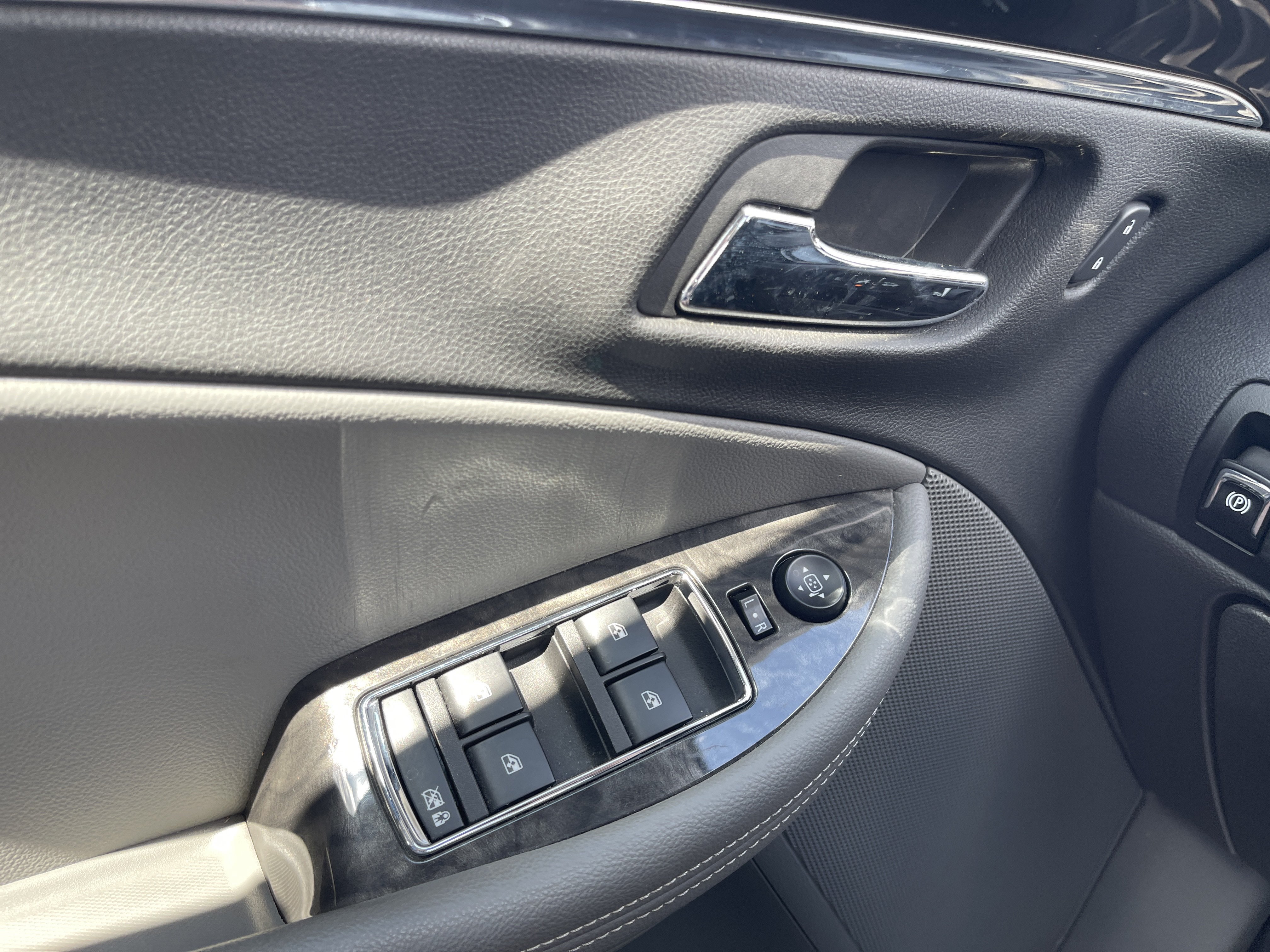 Used 2015 Chevrolet Impala LTZ FWD image 18