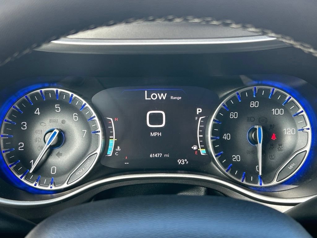 Used 2024 Chrysler Pacifica Touring-L FWD image 17