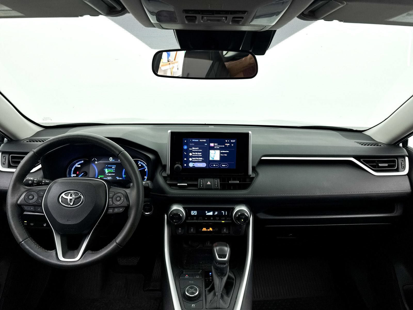 Used 2023 Toyota RAV4 XLE Premium AWD/4WD image 19