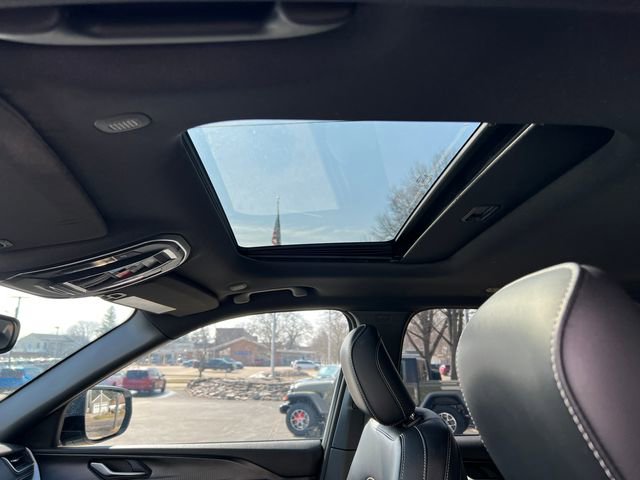 Used 2024 Jeep Grand Cherokee Altitude image 9