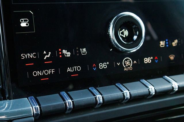 Used 2025 GMC Yukon XL Denali AWD/4WD image 28