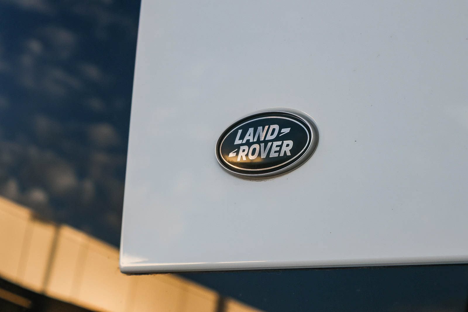 Certified 2025 Land Rover Defender 110 X-Dynamic SE AWD/4WD image 10