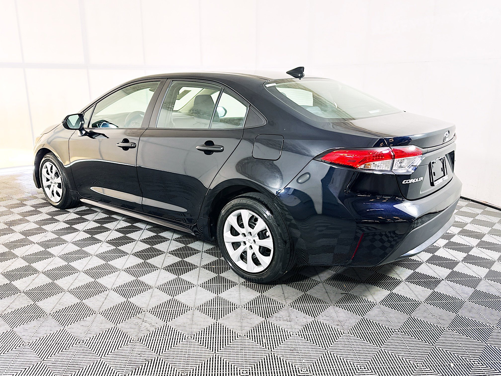 Used 2024 Toyota Corolla LE FWD image 5