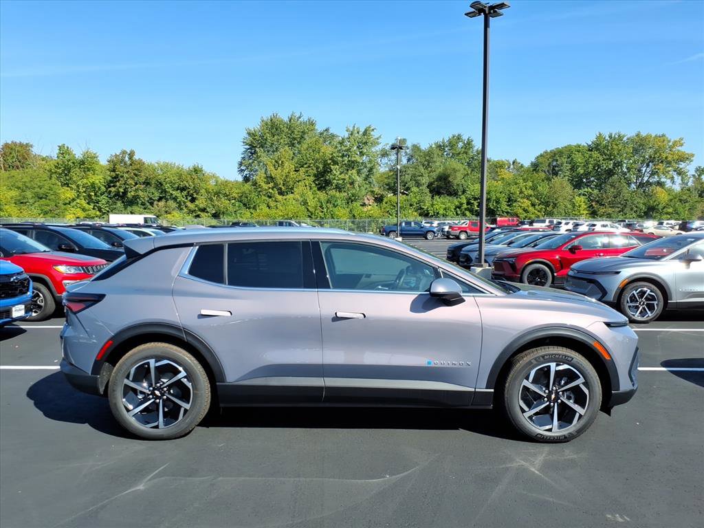 New 2026 Chevrolet Equinox EV LT image 2