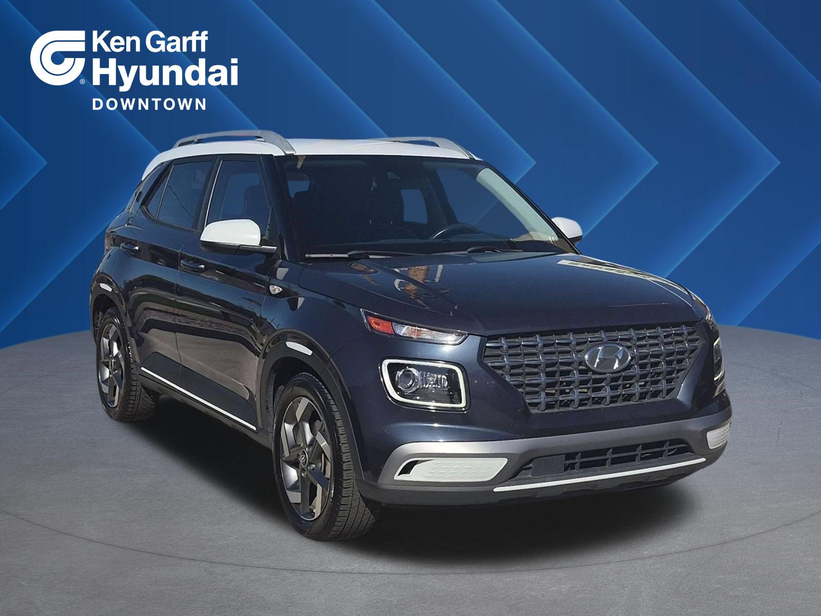 Used 2021 Hyundai Venue FWD image 1