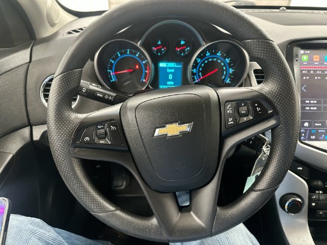 Used 2015 Chevrolet Cruze LT FWD image 19