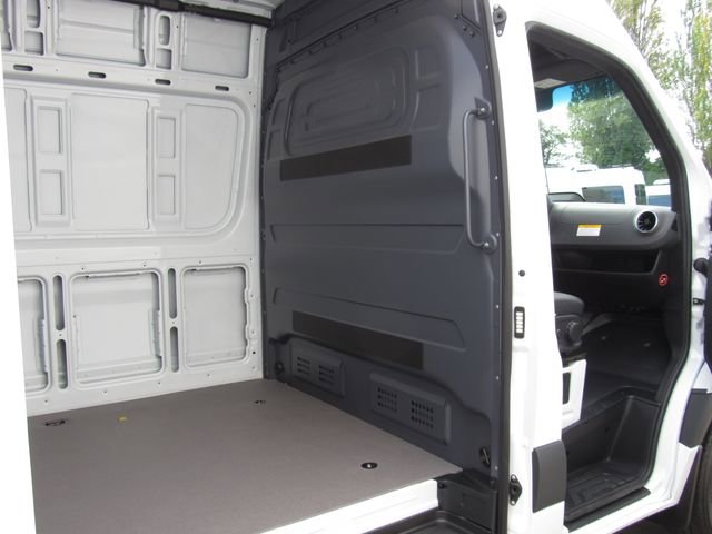 Used 2025 Mercedes-Benz Sprinter 2500 image 18