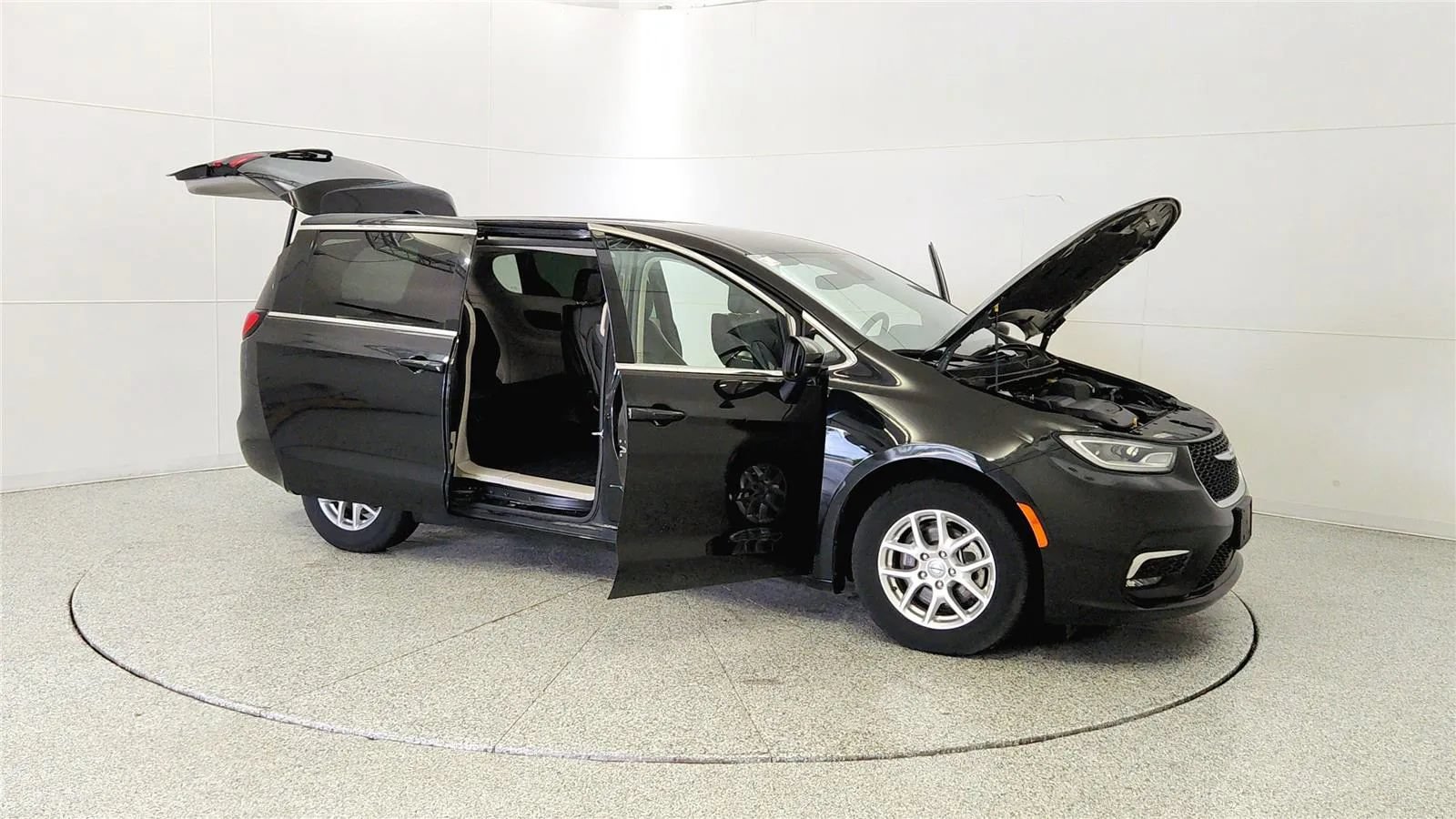 Used 2023 Chrysler Pacifica Touring-L FWD image 10
