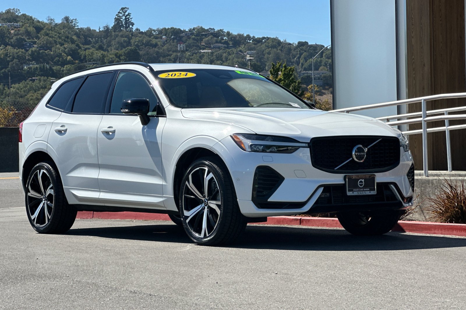 Certified 2024 Volvo XC60 T8 Ultimate w/ Protection Package Premier AWD/4WD image 10