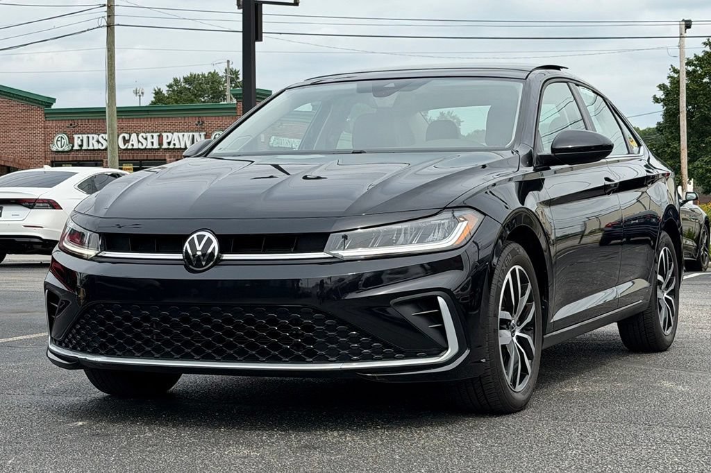 Used 2025 Volkswagen Jetta SE FWD image 13