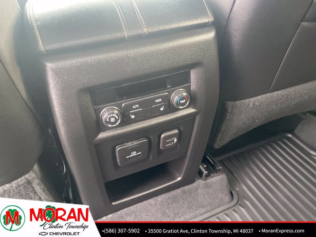 Used 2023 Chevrolet Traverse Premier AWD/4WD image 15