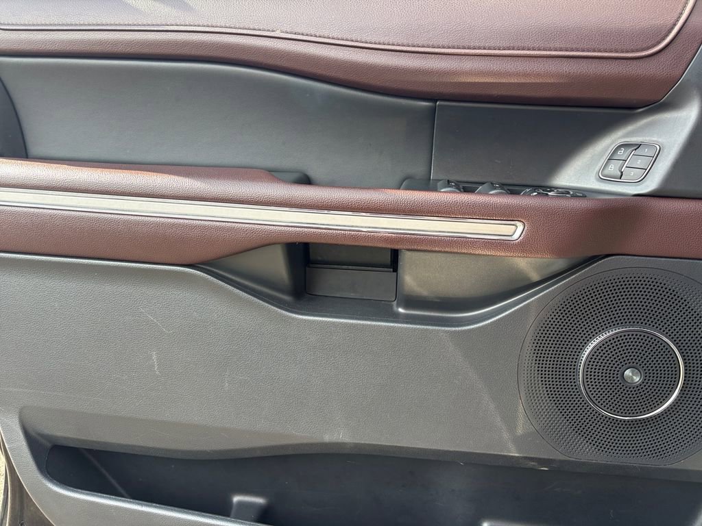 Used 2024 Ford Expedition Limited image 10