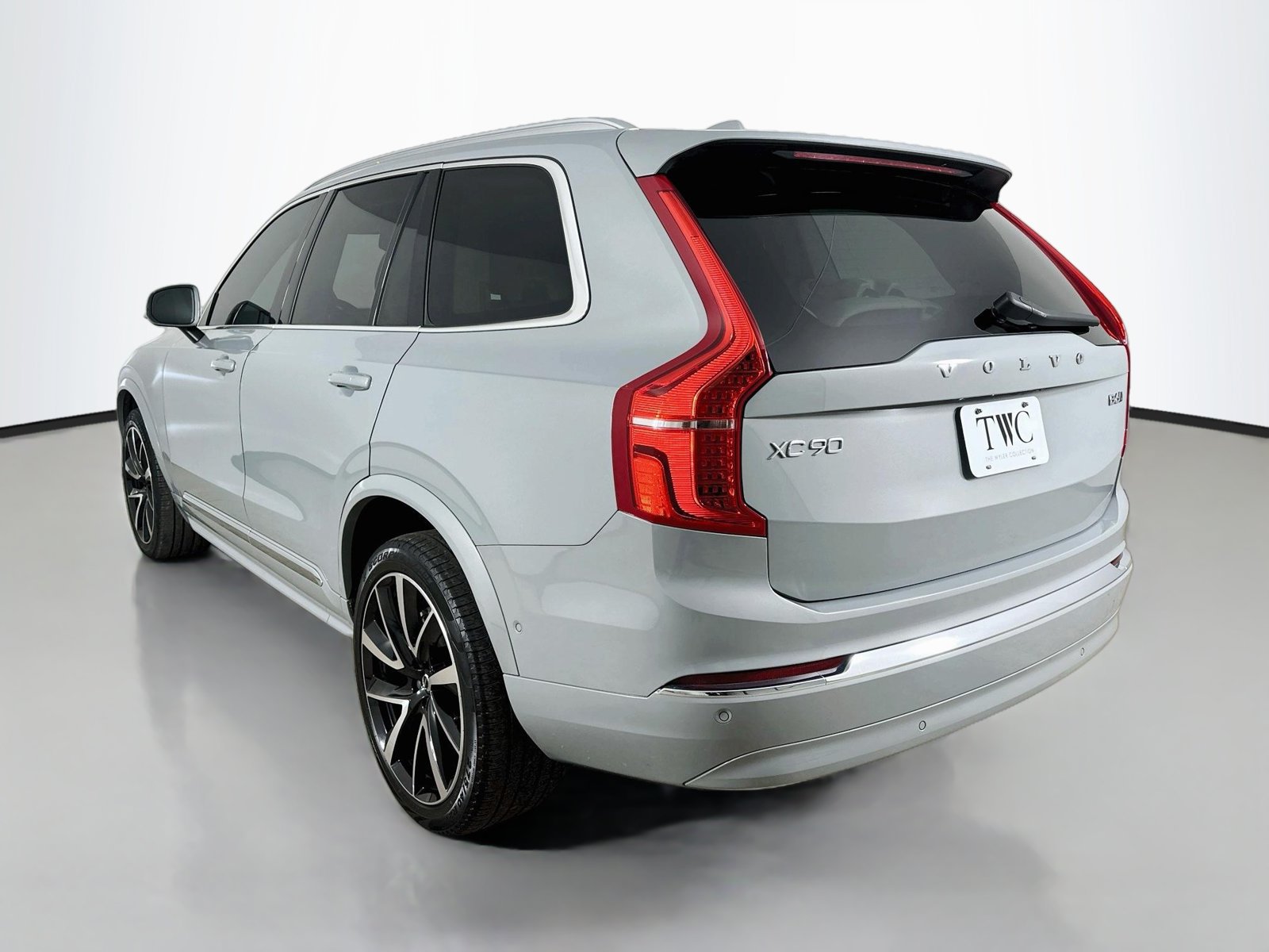 Certified 2024 Volvo XC90 B6 Plus AWD/4WD image 7