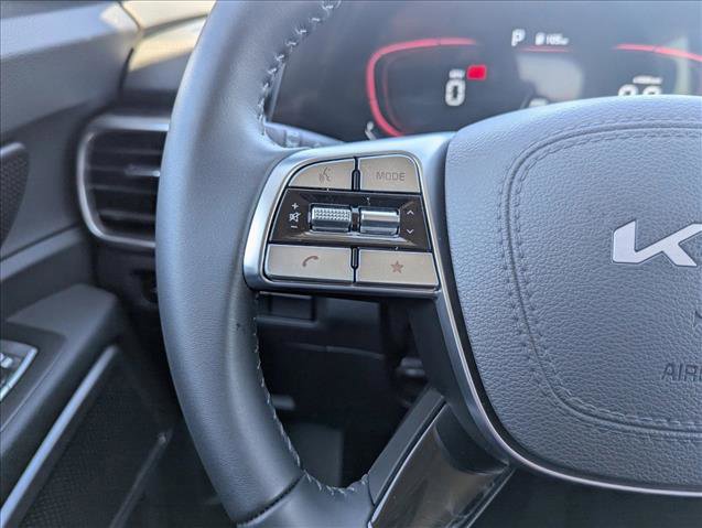 Used 2025 Kia Telluride LX image 14