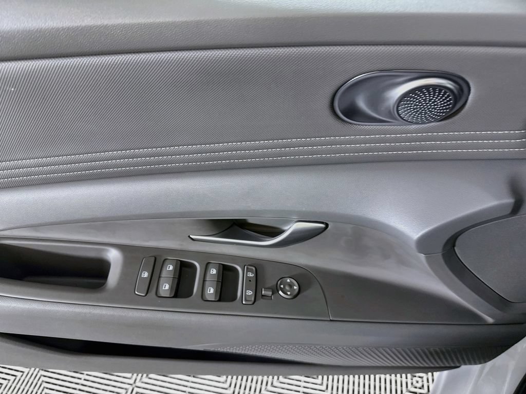 Certified 2025 Hyundai Elantra Sport FWD image 23