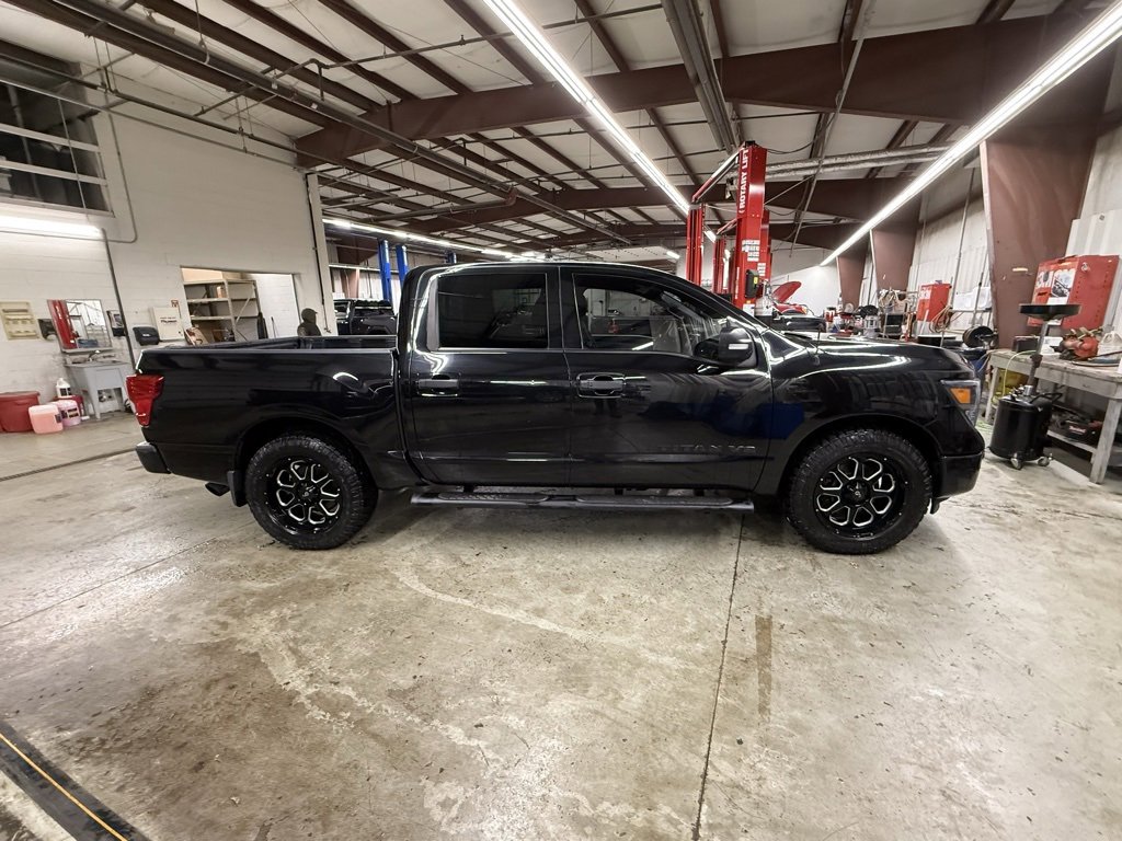 Used 2018 Nissan Titan SV w/ SV Convenience Package image 8