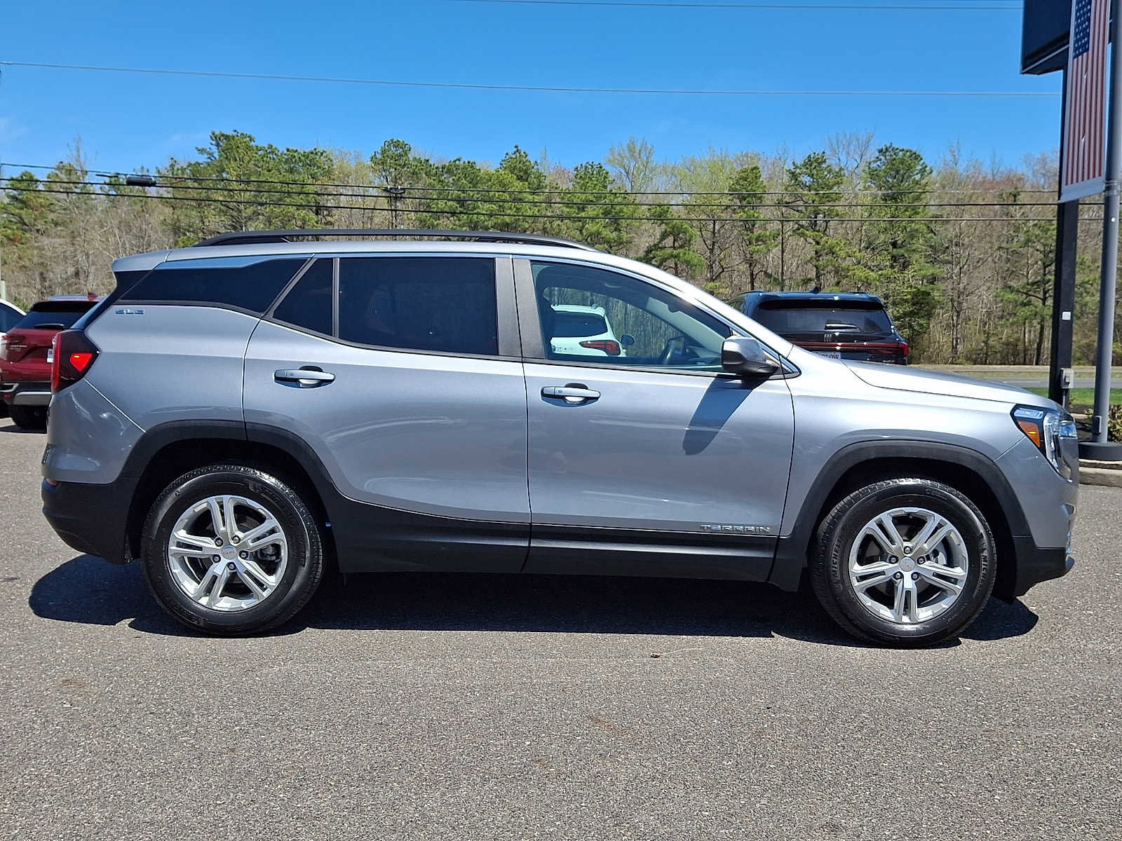 Used 2023 GMC Terrain SLE w/ Driver Convenience Package FWD image 7