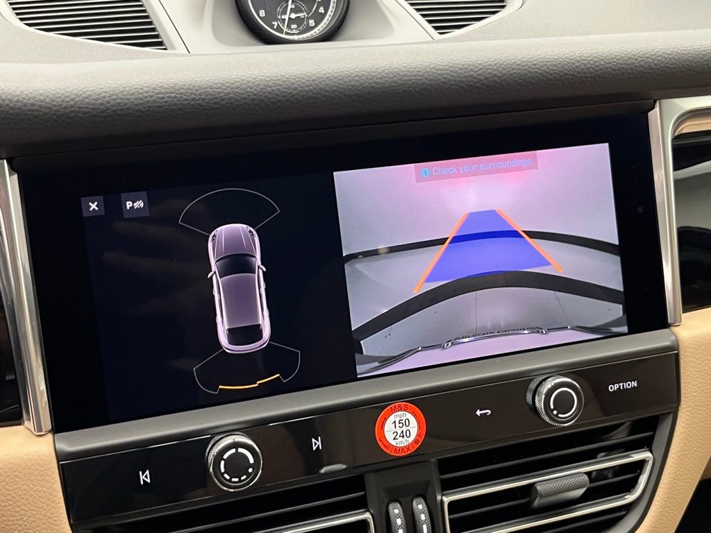 Certified 2025 Porsche Macan image 16