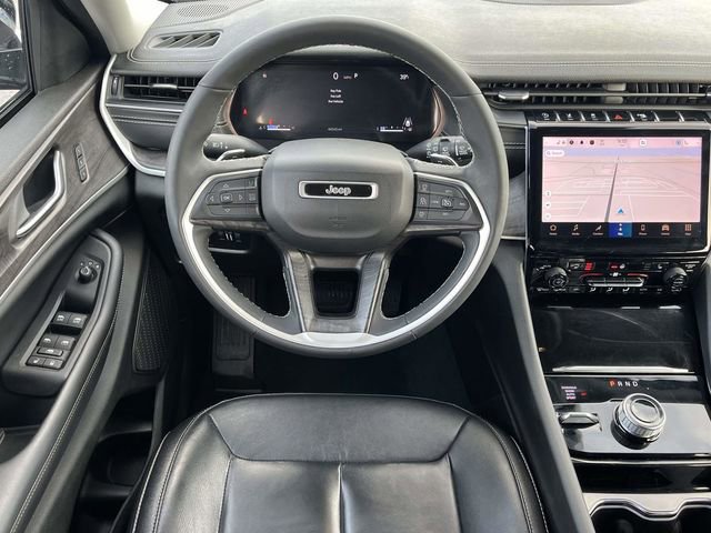 Used 2023 Jeep Grand Cherokee Limited image 17