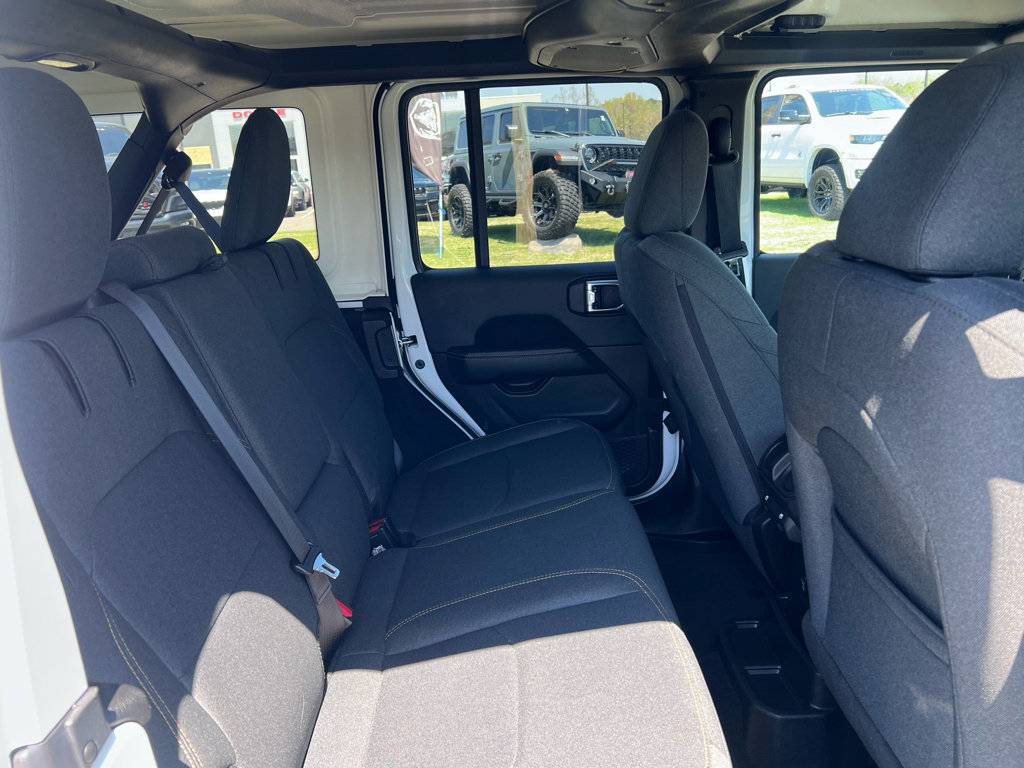 Used 2025 Jeep Wrangler Sahara w/ Safety Group image 15