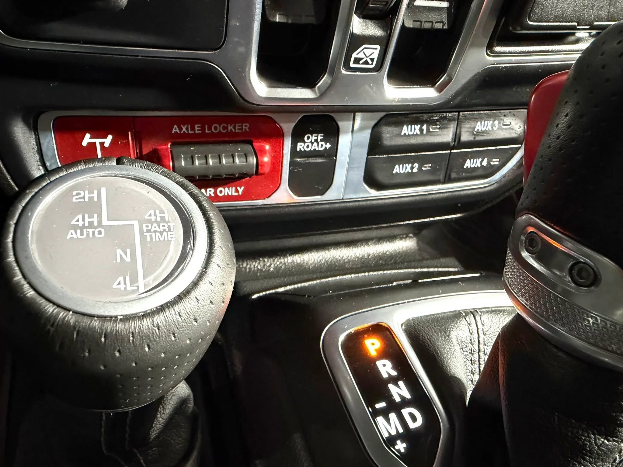 Used 2024 Jeep Gladiator Mojave AWD/4WD image 27