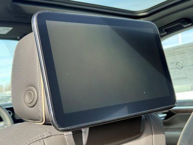 New 2026 Chevrolet Suburban Premier image 8