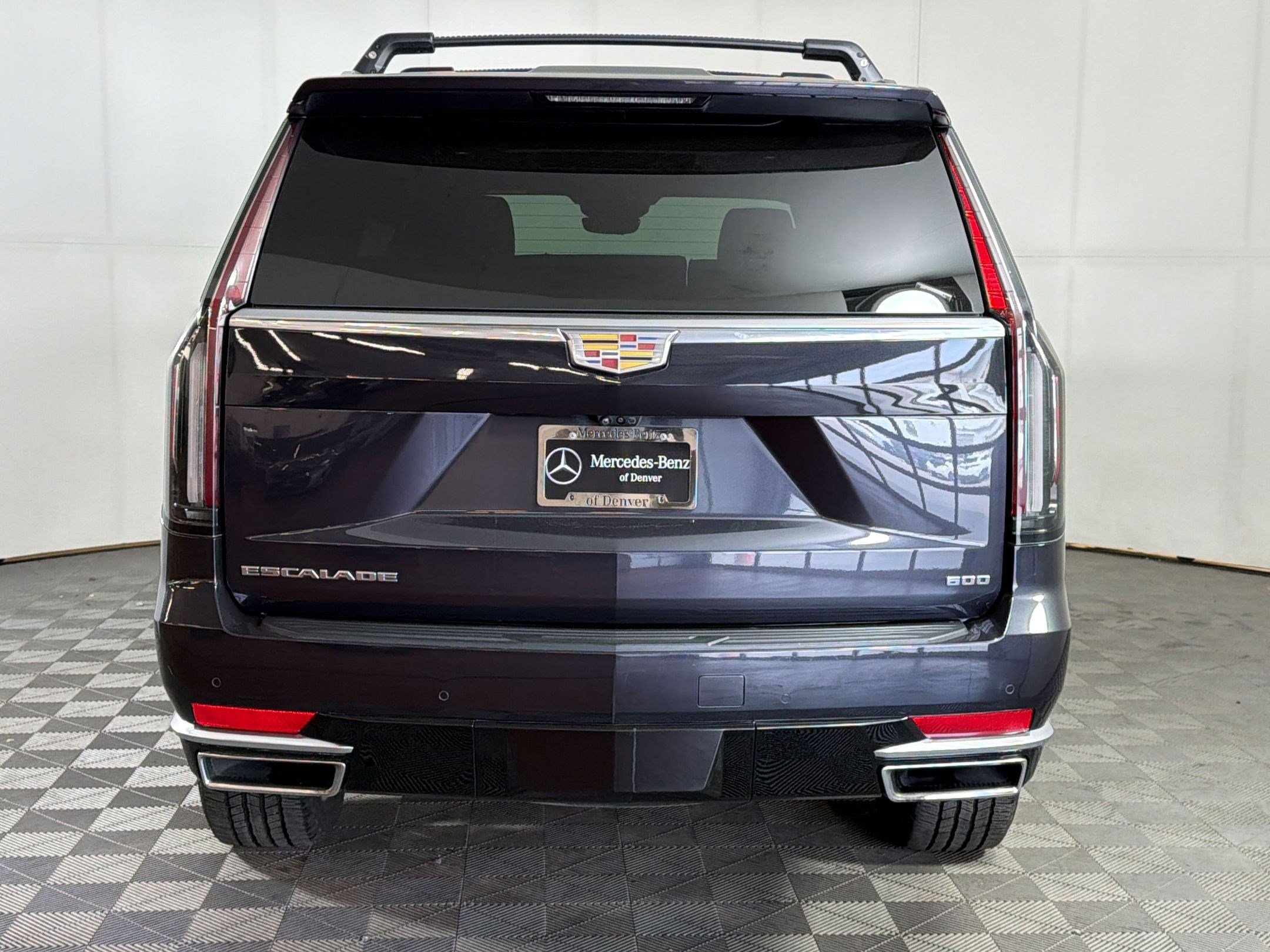 Used 2022 Cadillac Escalade Premium Luxury w/ Performance Package AWD/4WD image 10