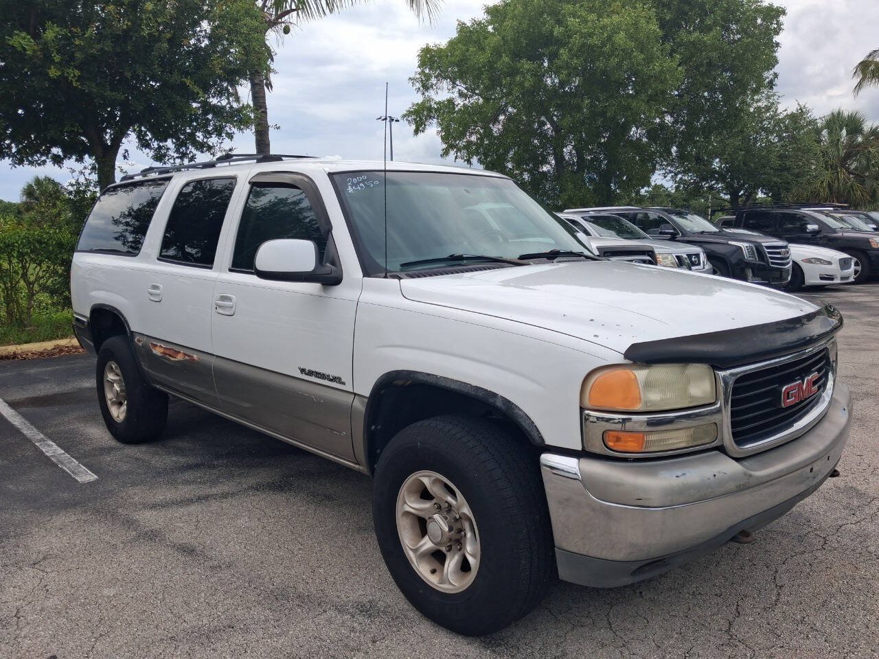 Used 2000 GMC Yukon XL 2500 SLT w/ SLT Marketing Opt Pkg AWD/4WD image 4