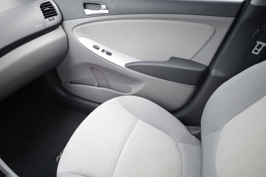 Used 2012 Hyundai Accent GS FWD image 11
