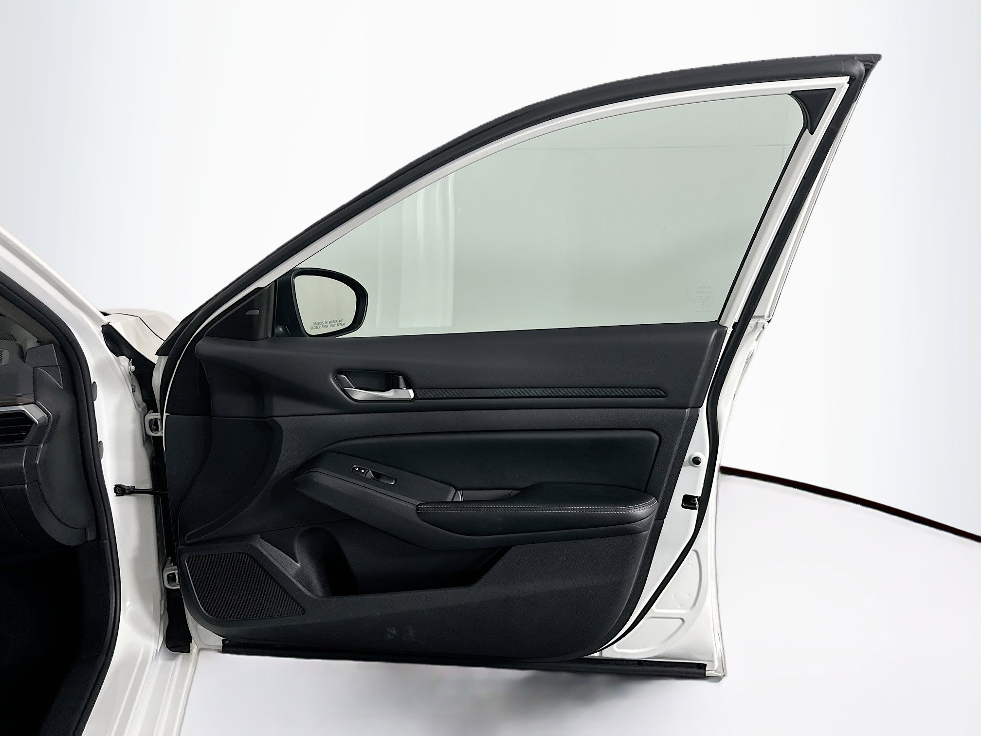 Used 2025 Nissan Altima 2.5 SV image 29