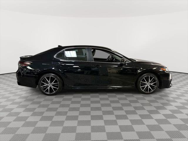 Used 2023 Toyota Camry SE w/ Cold Weather Package FWD image 2